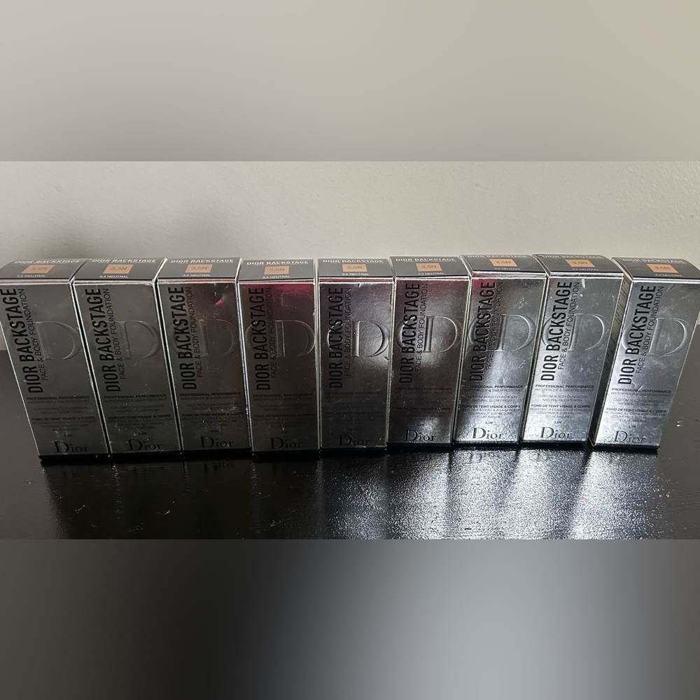 Dior Backstage Face & Body Foundation - Picture 2 of 3